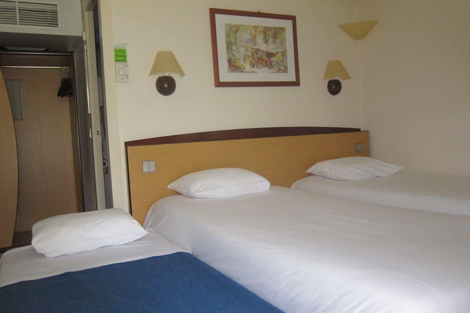 Campanile Clermont-Ferrand ~ Thiers Hotell Exteriör bild